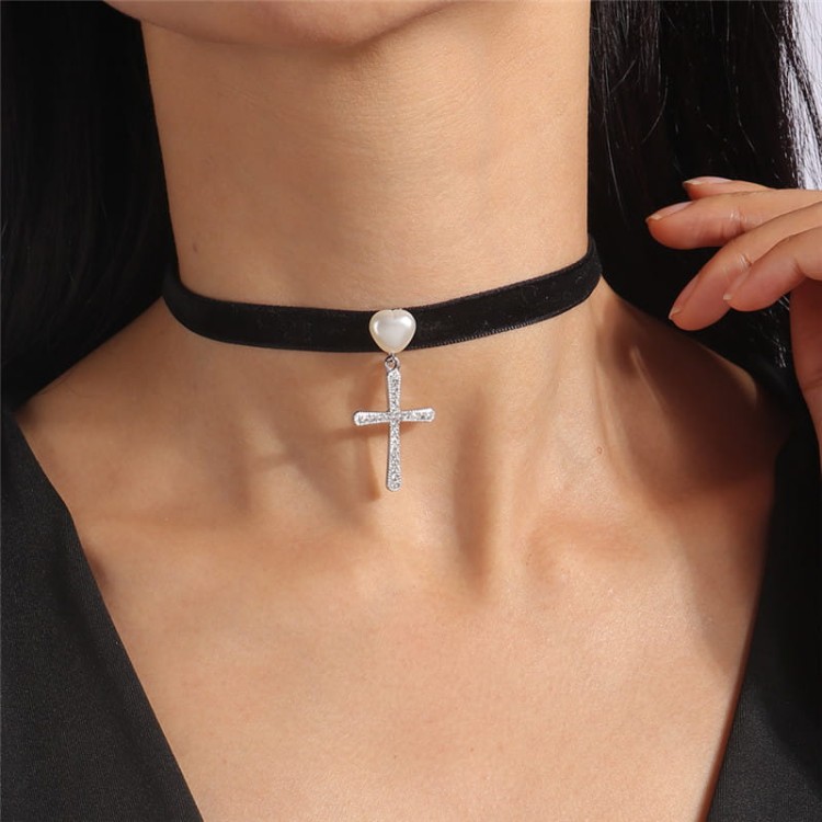 HBTpModa-Sexy-czarne-aksamitne-Chokers-naszyjniki-Punk-Style-komunikat-kryszta-mi-o-serca-naszyjnik-dla-kobiet.jpg